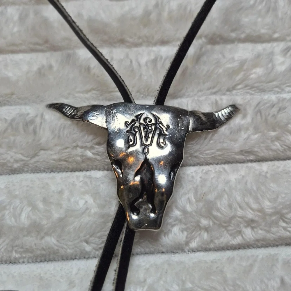 Men Silver Tone Bull Skull Bolo Tie Western Cowboy Black Cord Southwestern Style